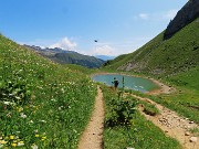 50 Dal Passo scendiamo al Lago 